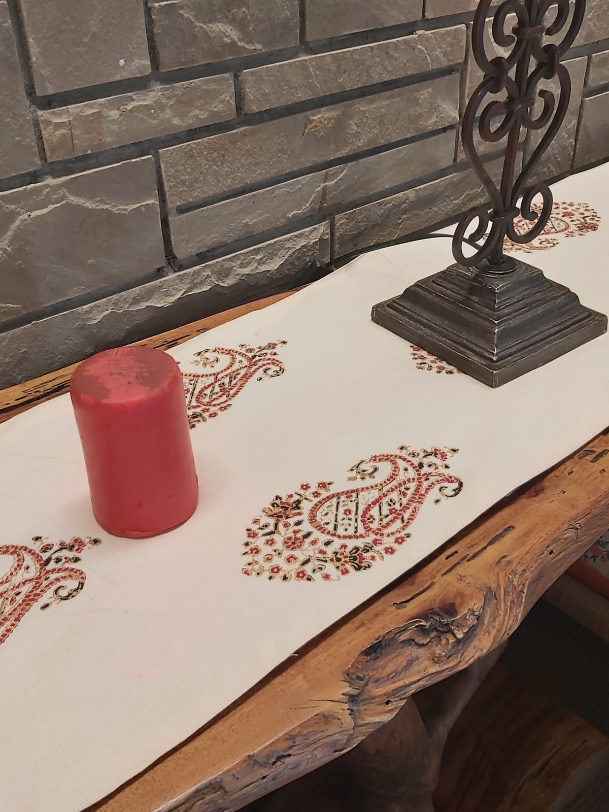Raw Cotton Runner with Intricate Paisley Motifs